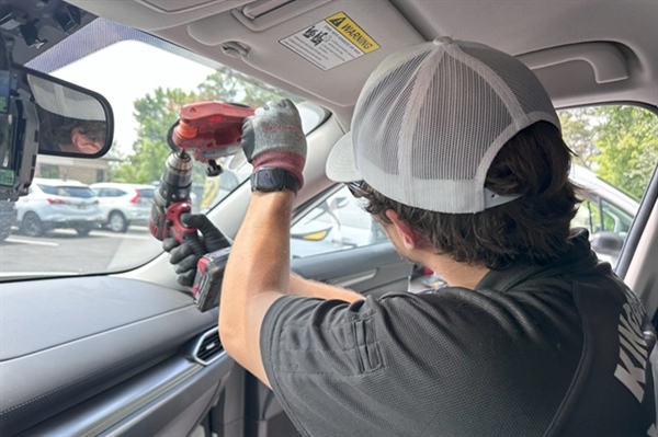 What are the Causes and Prevention Methods for Windshield Cracks?