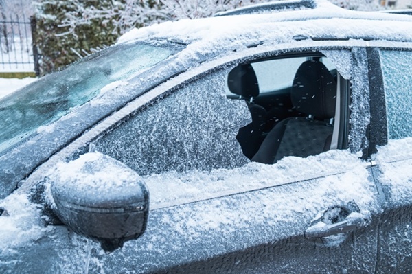 How to Handle Auto Glass Damage in Winter Conditions